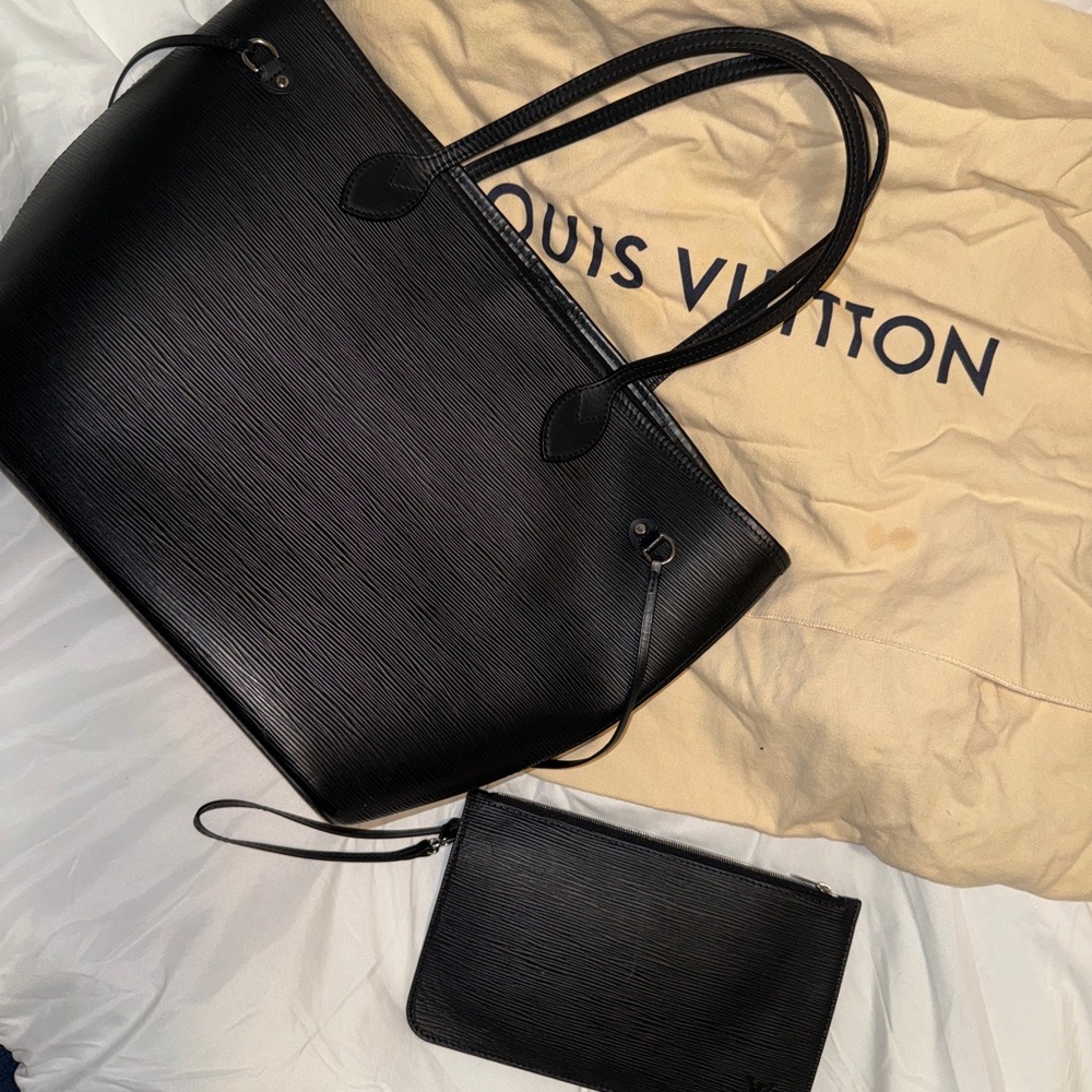 Louis Vuitton Elegant Black Tote Bag